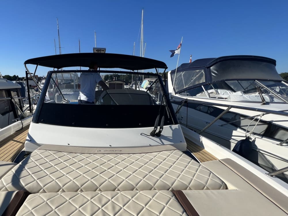 Njut av solen på en 9 timmar lång båttur i Poreč