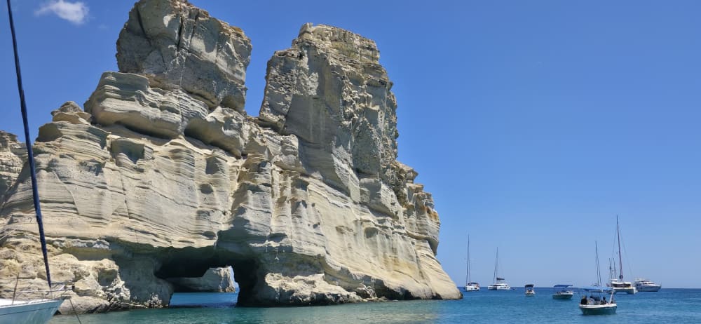 Poliegos, Kimolos y Milos | Experiencia de día completo en yate privado