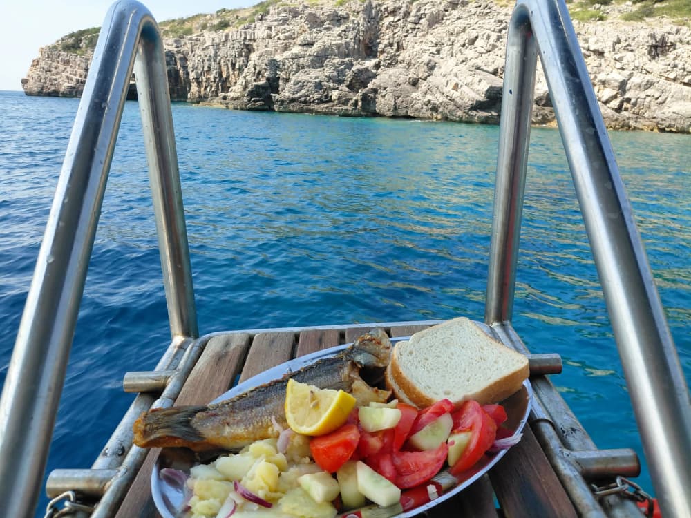 pique-nique privé de poisson et visite de la grotte bleue