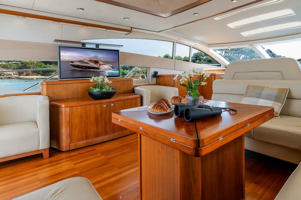 Van Marbella naar Puente Romano met jetskiën, cocktails en dolfijnen spotten.