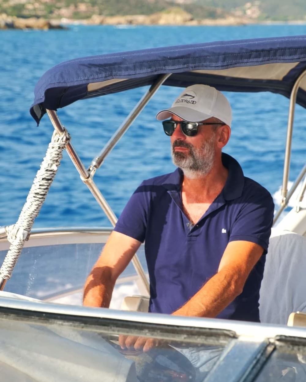 3 ore e 30 minuti di lusso su uno yacht a motore.