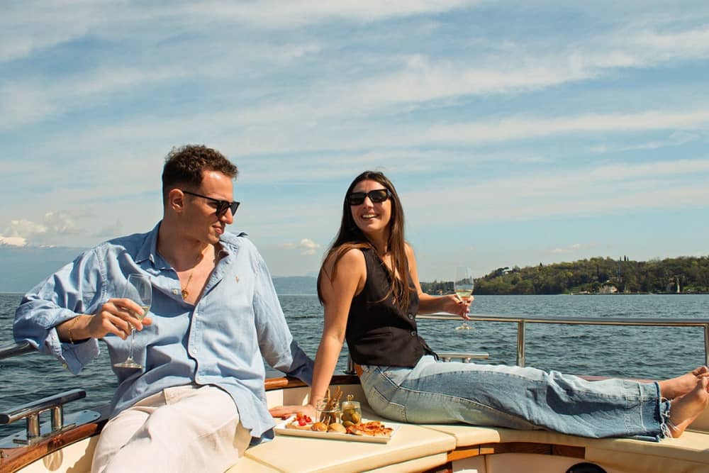 Ihr Tag in Salò: Mieten Sie ein Motorboot für einen ganzen Tag voller Entdeckungen