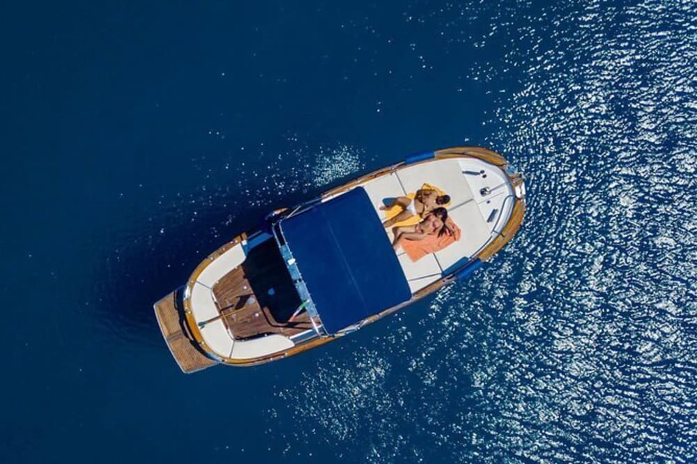 Ihr Tag in Salò: Mieten Sie ein Motorboot für einen ganzen Tag voller Entdeckungen