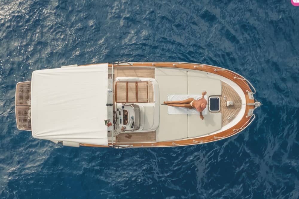 Ihr Tag in Salò: Mieten Sie ein Motorboot für einen ganzen Tag voller Entdeckungen