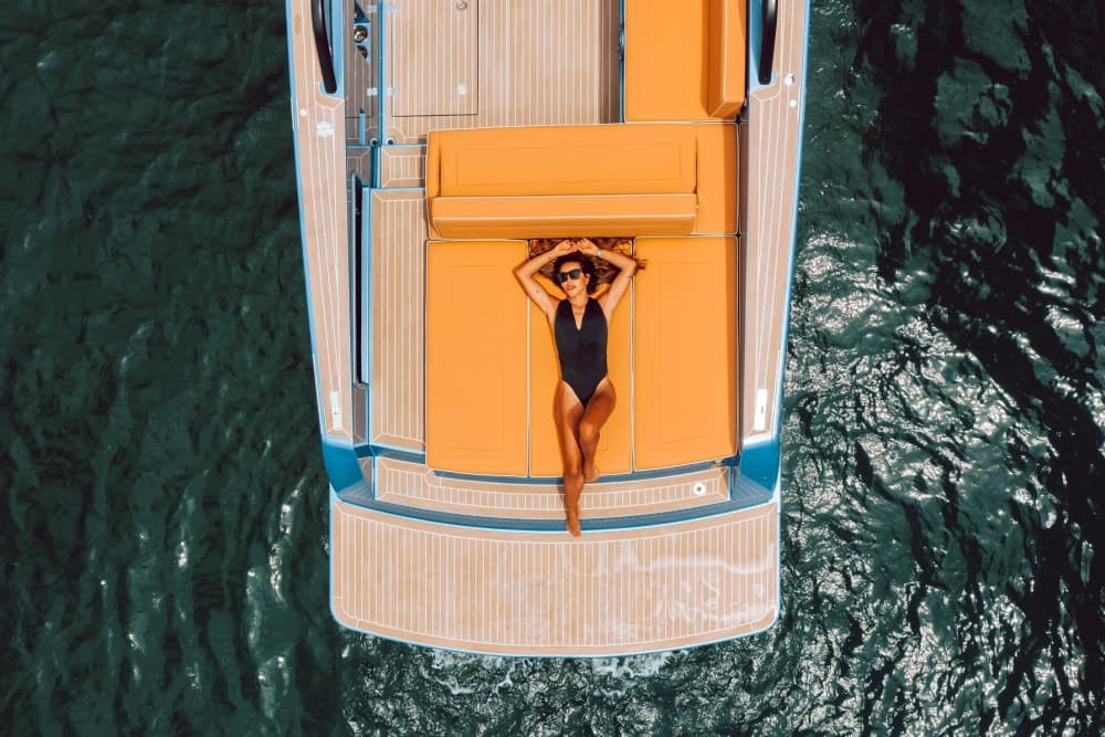 Ein Tag in Salò auf einem Motorboot