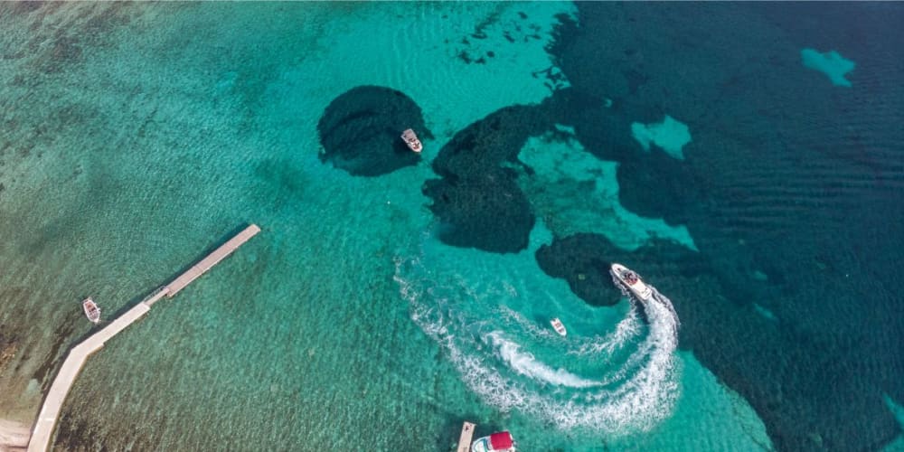 Experiencia en lancha rápida | Excursión a la Laguna Azul y la isla de Šolta desde Trogir