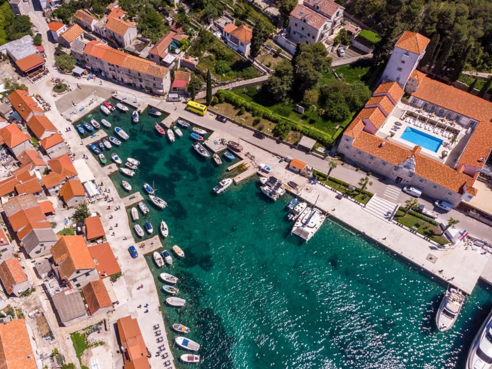 Experiencia en lancha rápida | Excursión a la Laguna Azul y la isla de Šolta desde Trogir