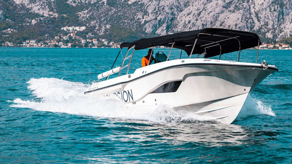 Podróż do Blue Lagoon i Šolty – idealny rejs z Trogiru