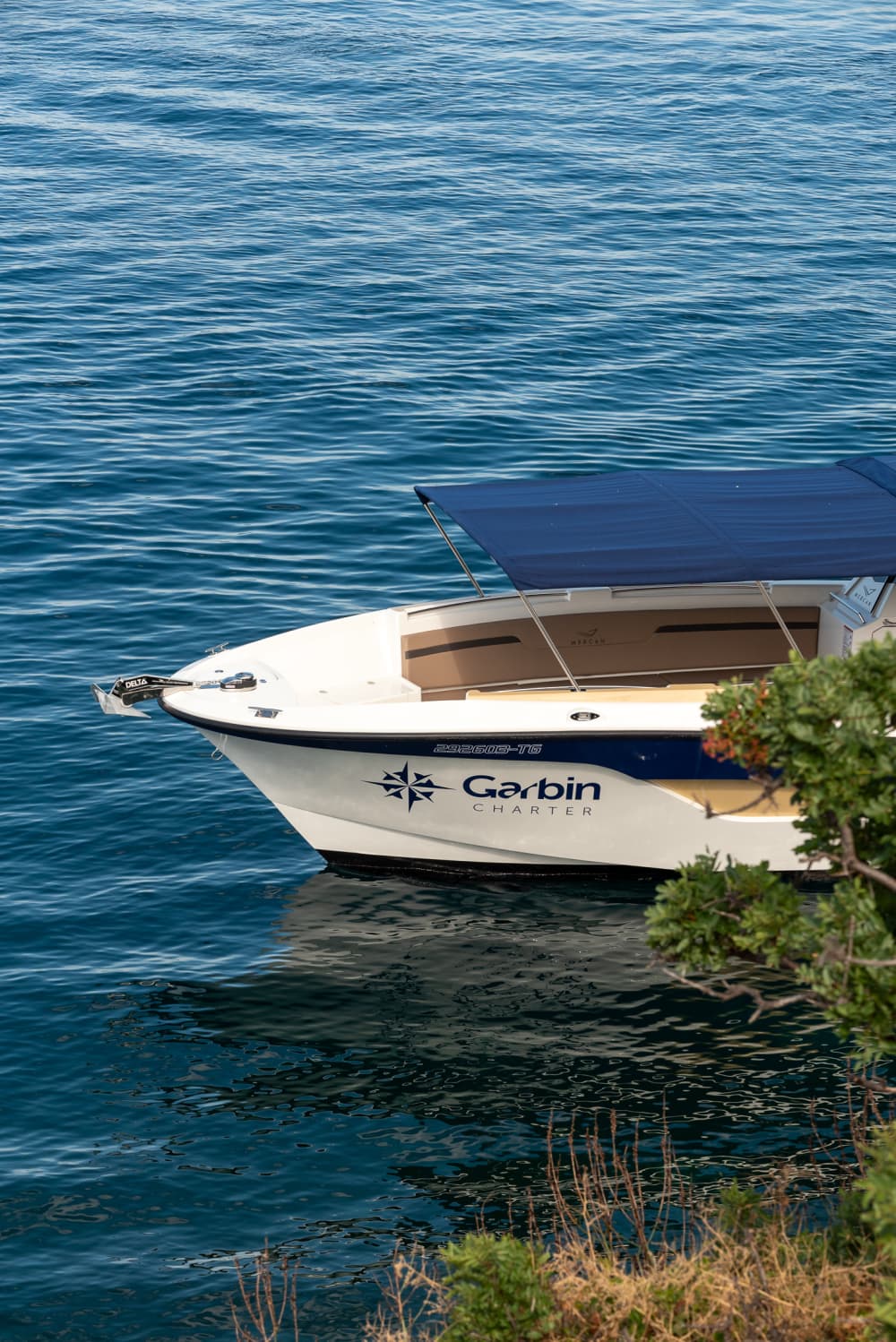 Przeżycia z łodzią motorową | Wycieczka na wyspy Hvar i Pakleni z Trogiru