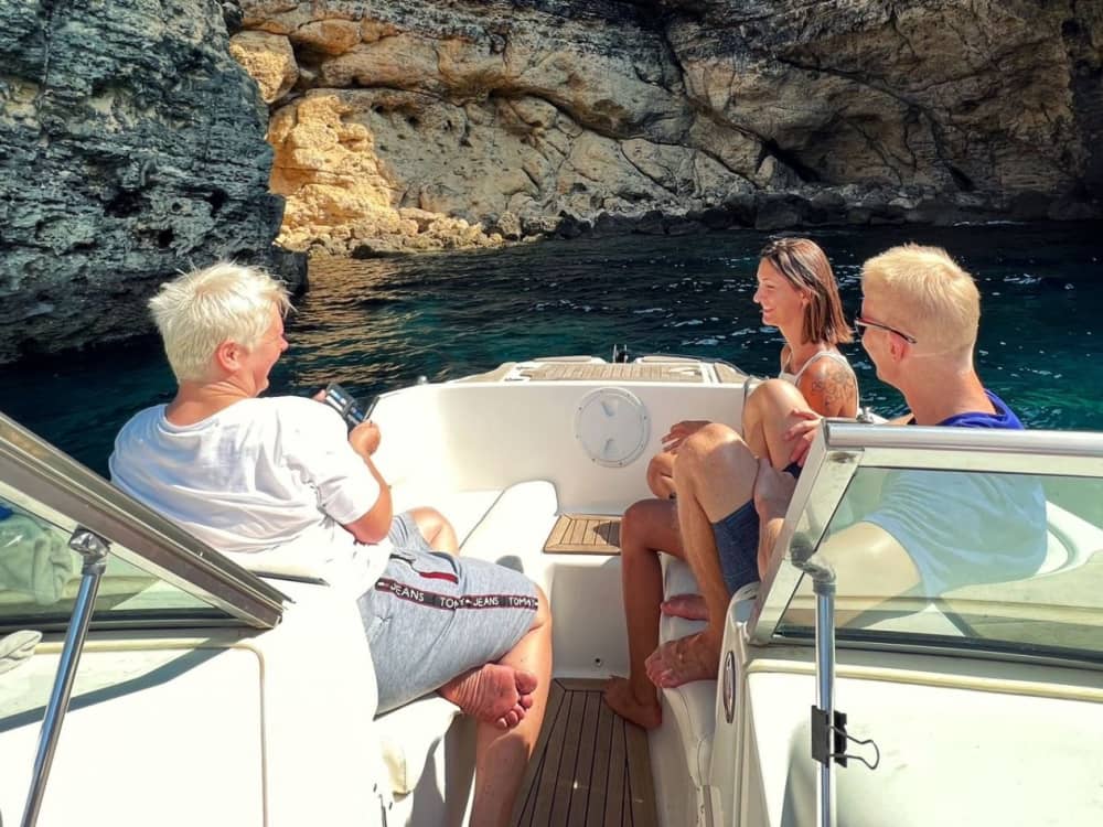 Experiência de barco particular de meio dia saindo da Baía de St. Paul – Descubra Comino do seu jeito