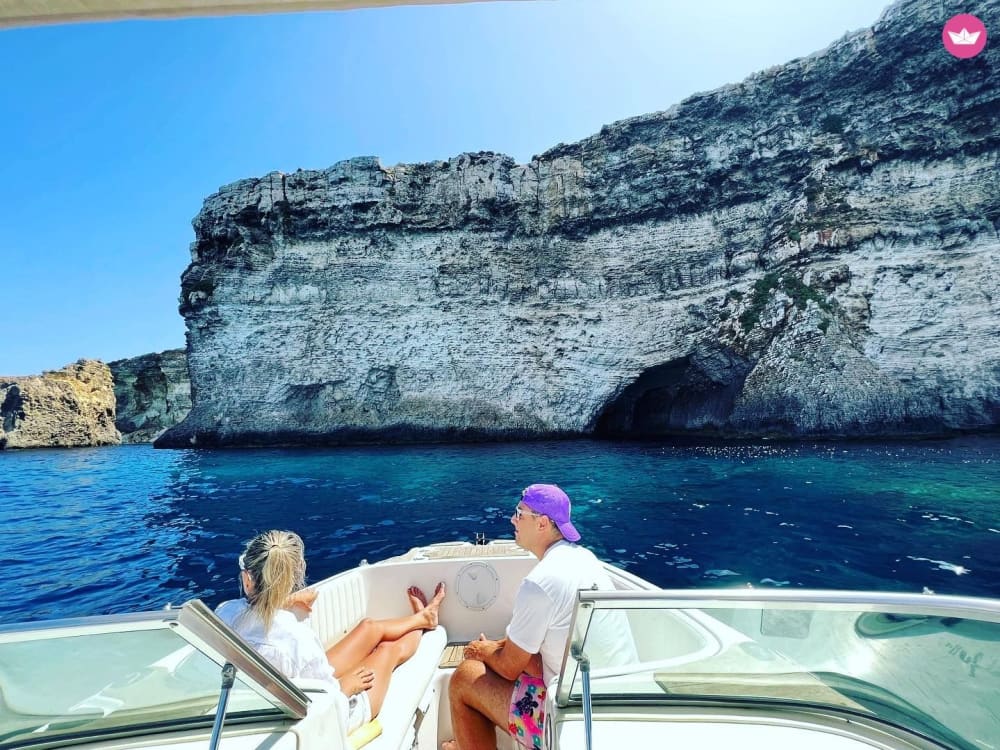 Experiência de barco particular de meio dia saindo da Baía de St. Paul – Descubra Comino do seu jeito