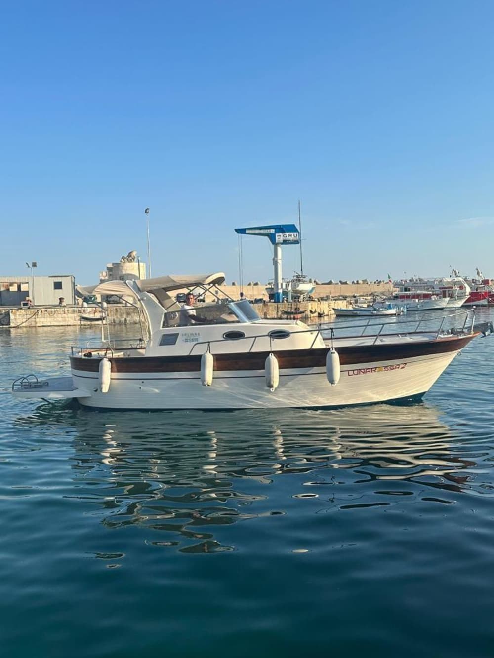 4h a Santa Maria di Leuca: Noleggia un motoscafo e divertiti