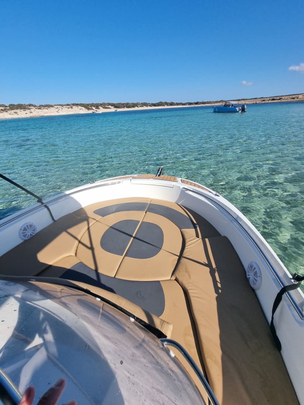 Ibiza e Formentera in una giornata epica: calette nascoste, bagni di mare e pura libertà.