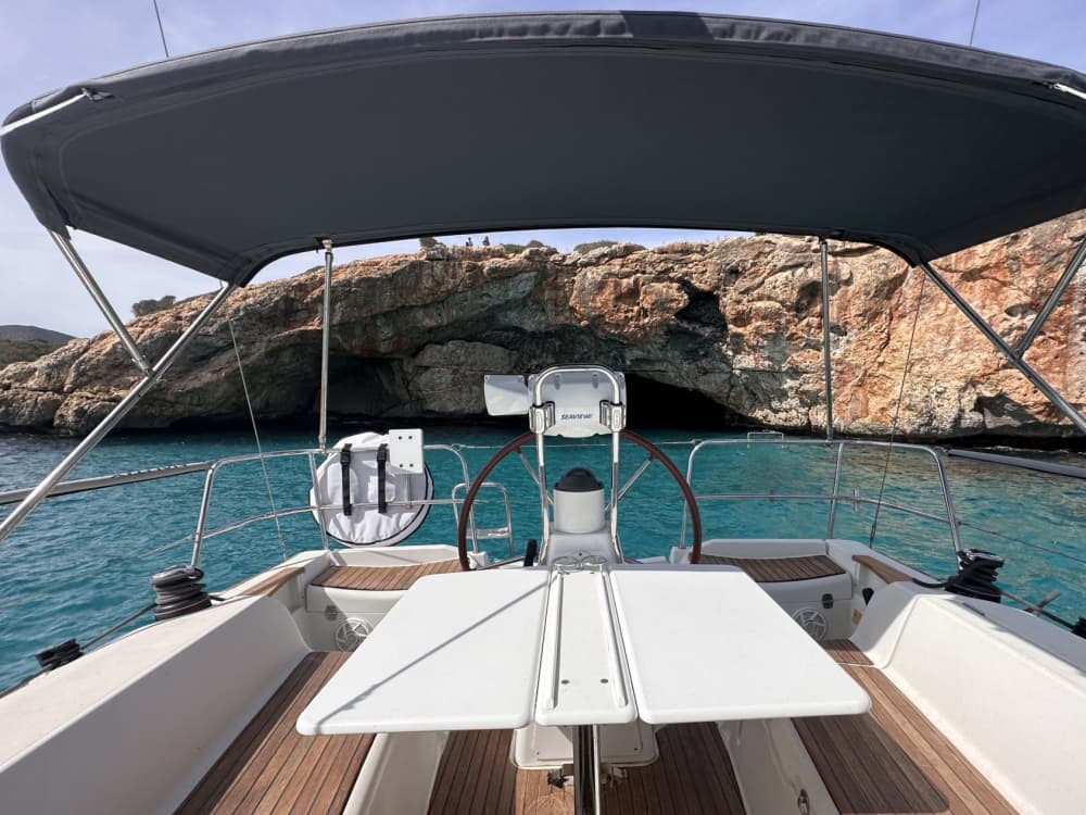 Demi-journée en Voilier – Criques et Eaux Turquoises à Découvrir