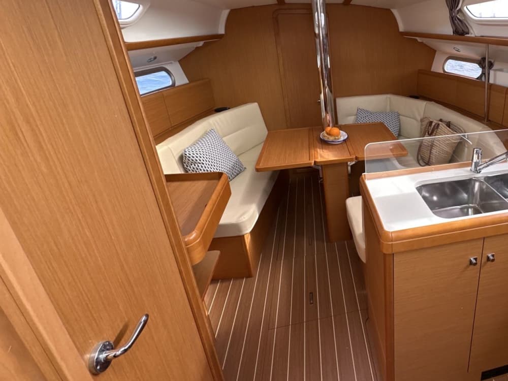 Demi-journée en Voilier – Criques et Eaux Turquoises à Découvrir