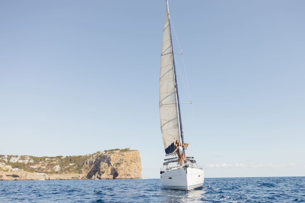 Een zeiltocht van een halve dag langs de westkust van Mallorca! Bekijk al onze andere ervaringen :)