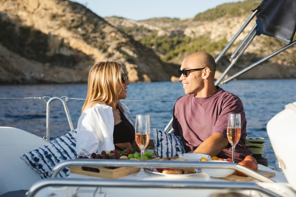 Erleben Sie einen Segeltörn bei Sonnenuntergang vor der Insel Sa Dragonera auf Mallorca!
