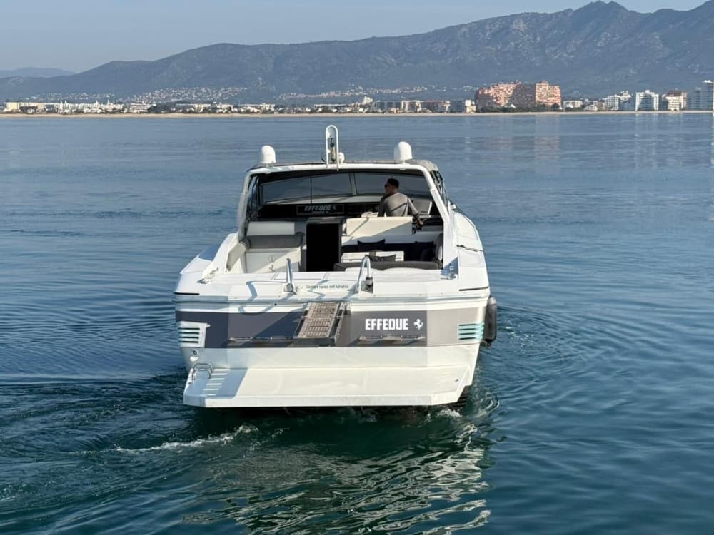 9 heures de soleil et d'eaux turquoise autour de Roses