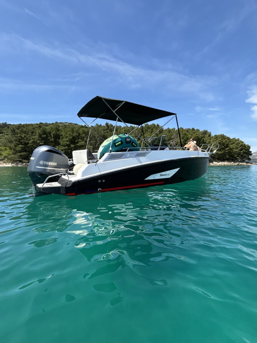 Najlepsza 9-godzinna przygoda na motorówce: Wyspy Drvenik i Solta