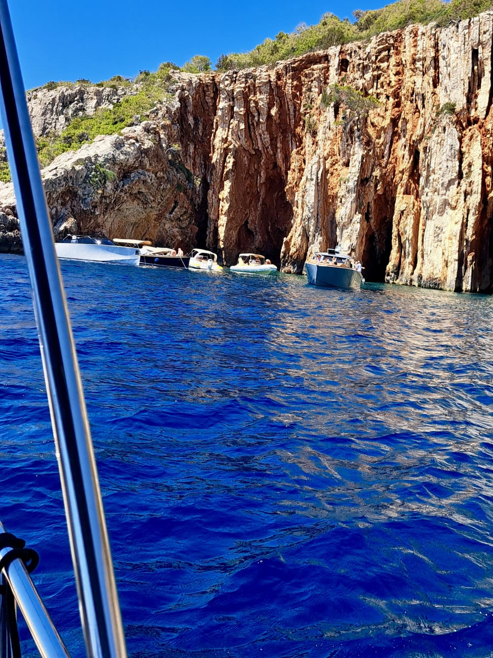 Najlepsza 9-godzinna przygoda na motorówce: Wyspy Drvenik i Solta