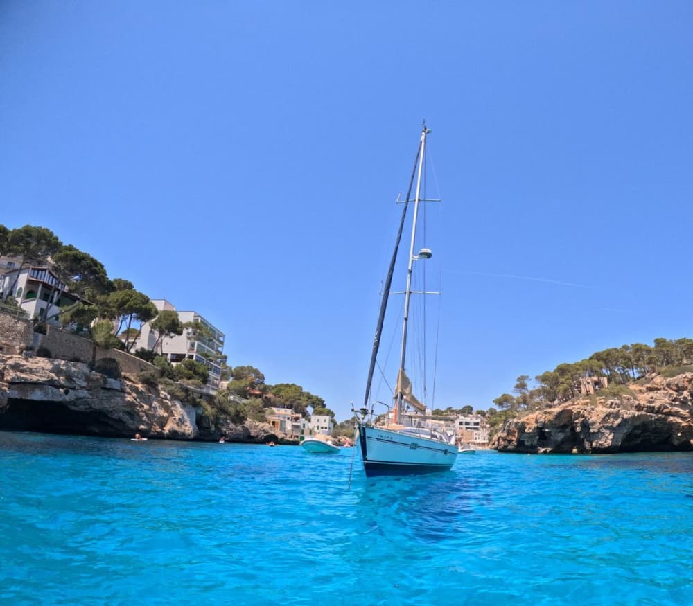 8-hour sailing adventure through the most beautiful coves of Mallorca!