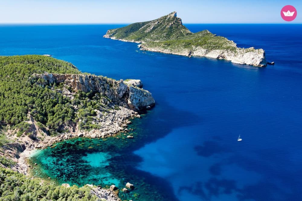 8-hour sailing adventure through the most beautiful coves of Mallorca!