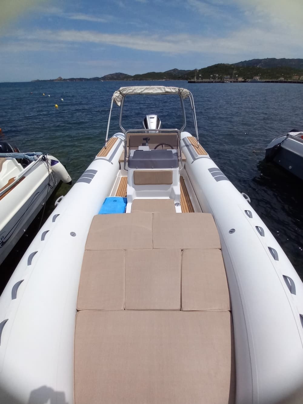 Enjoy the sun on a 9h boat trip in Cannigione