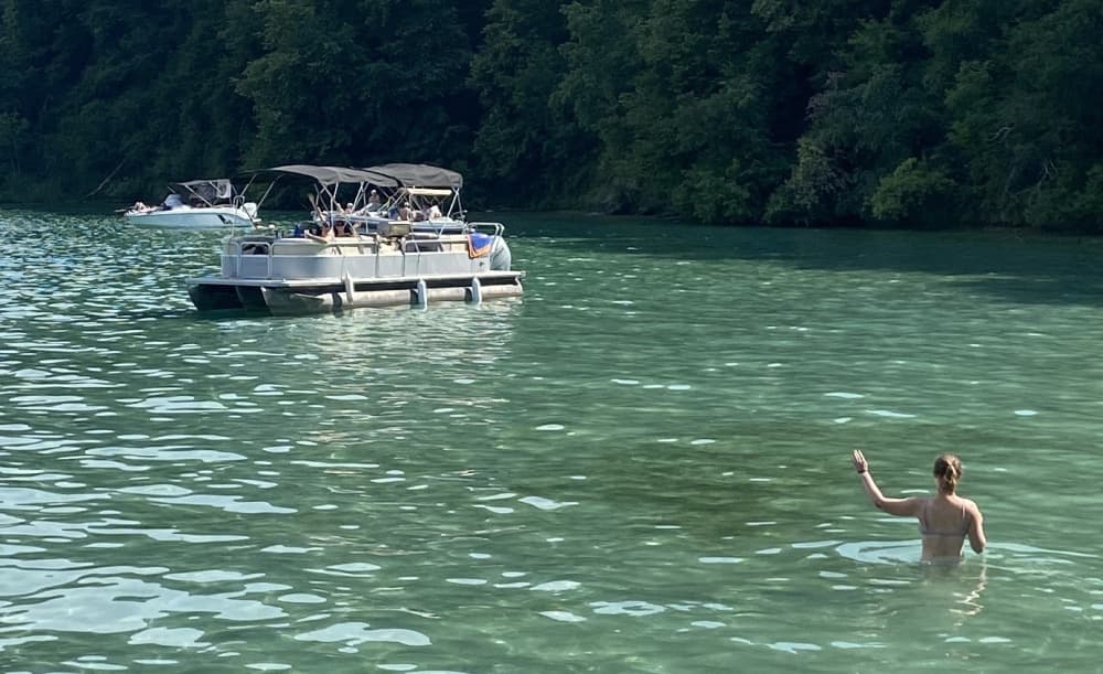 Rilassatevi ad Aix-les-Bains: 8 ore di sole su un motoscafo.