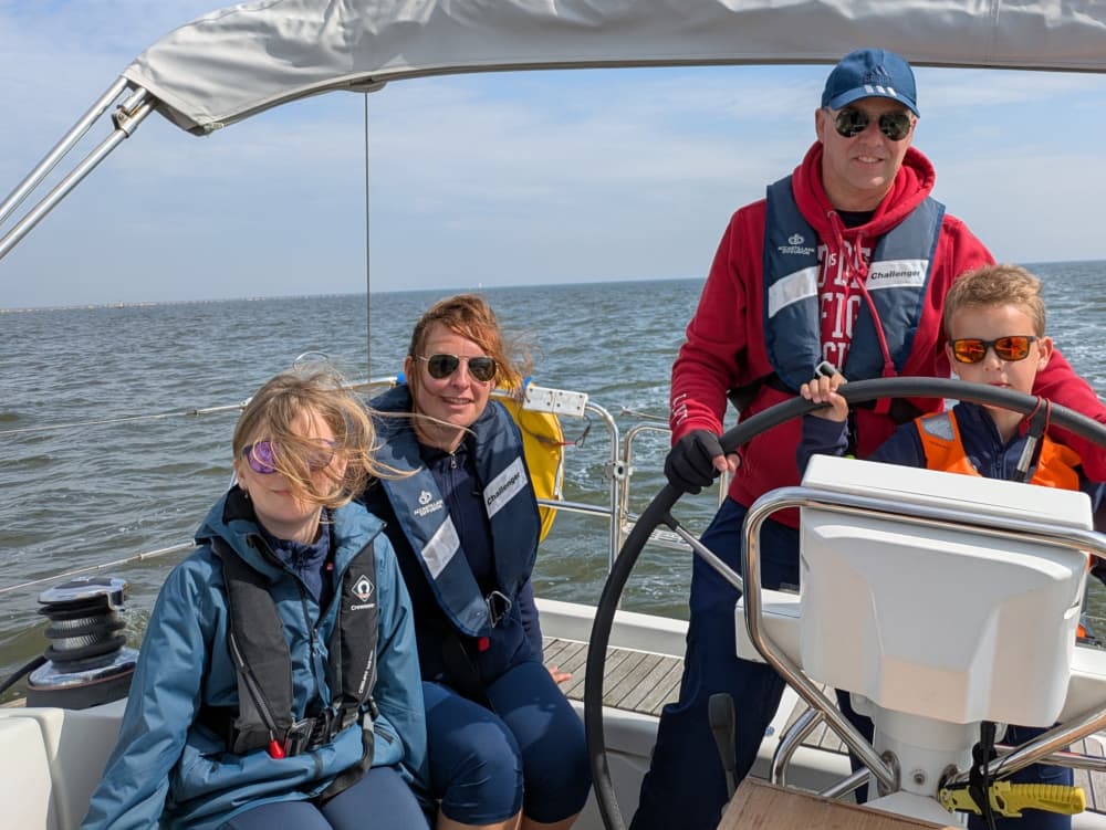 Relájate en Nieuwpoort-Bad: 8 horas de sol en un velero.