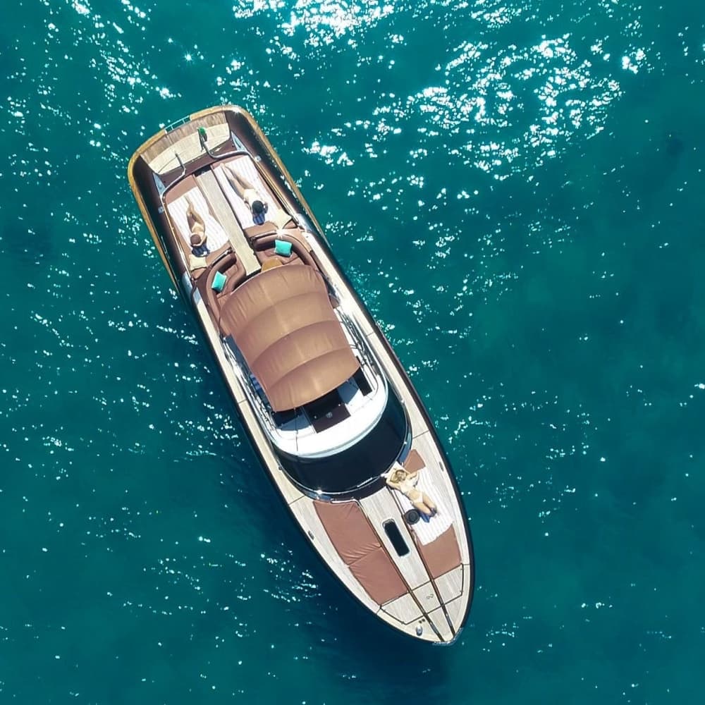 Seu barco a motor particular para um dia em Porto Santo Stefano