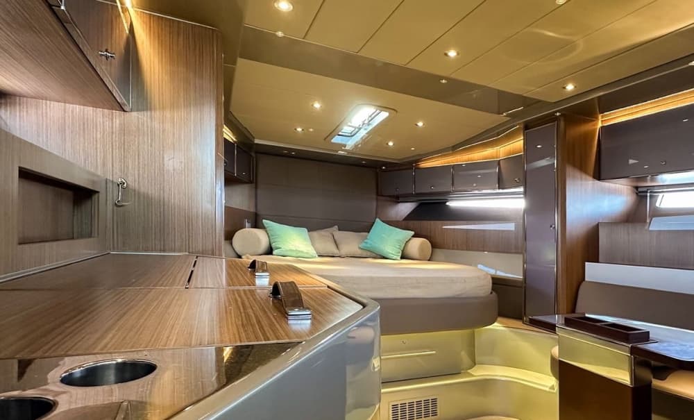 Seu barco a motor particular para um dia em Porto Santo Stefano