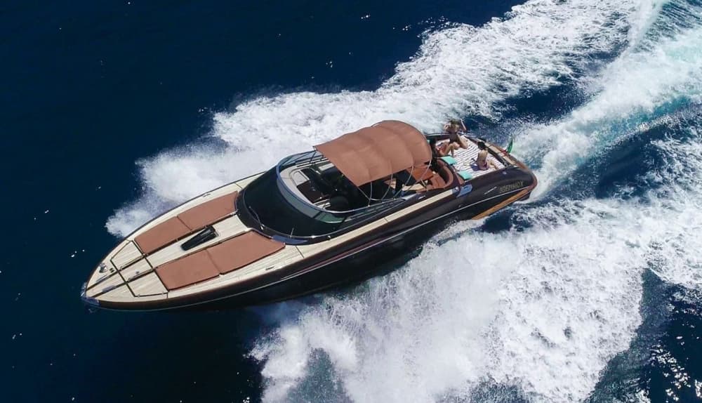 Seu barco a motor particular para um dia em Porto Santo Stefano