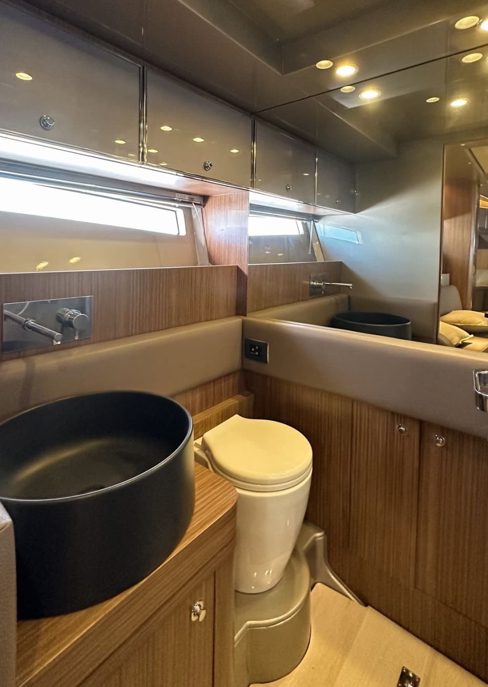 Seu barco a motor particular para um dia em Porto Santo Stefano