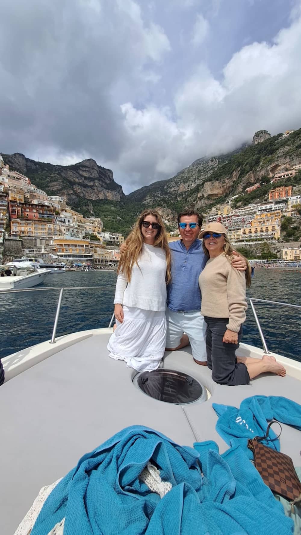 Immergiti nel bagliore estivo di Positano: un'escursione in barca di un giorno intero