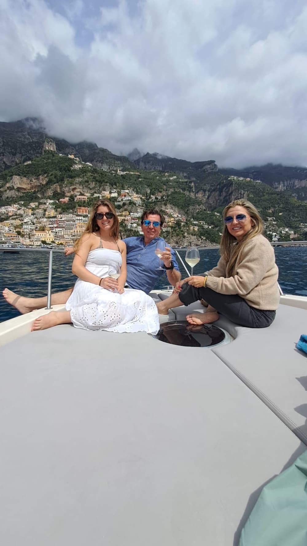 La tua giornata estiva indimenticabile: tour in barca a Capri da Salerno