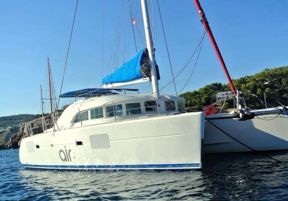 A private catamaran to go to Formentera