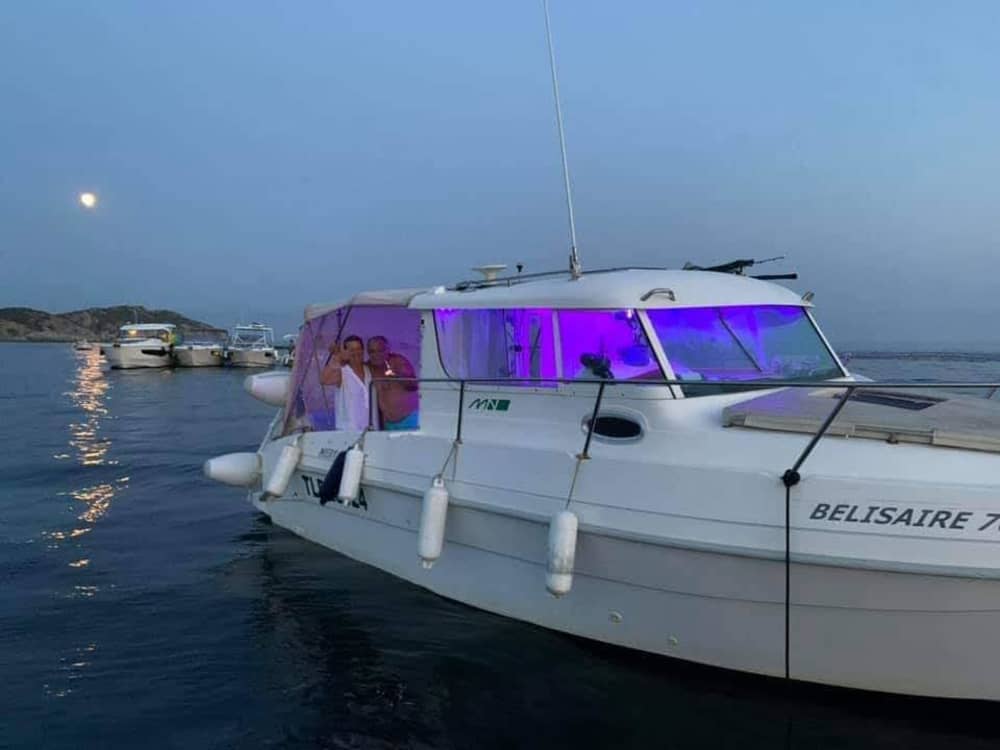 Détente au Brusc : 7h30 de soleil sur un bateau à moteur