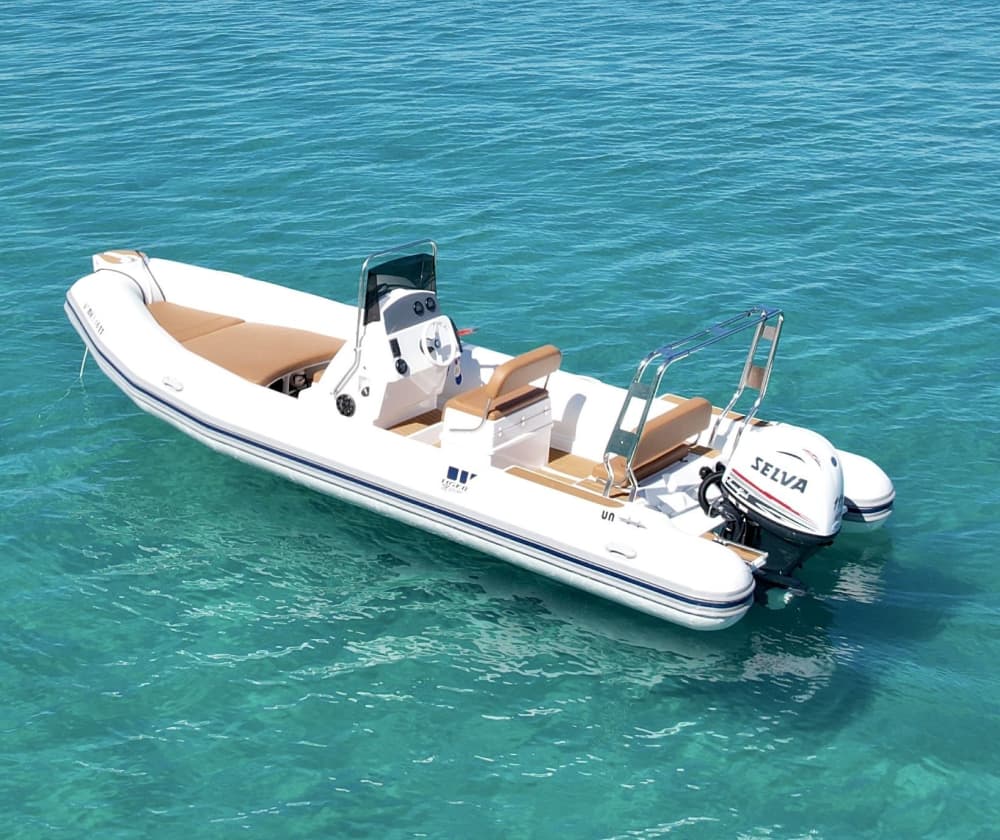 Descubre calas escondidas y aguas turquesas: escapada de 8 horas a Menorca.