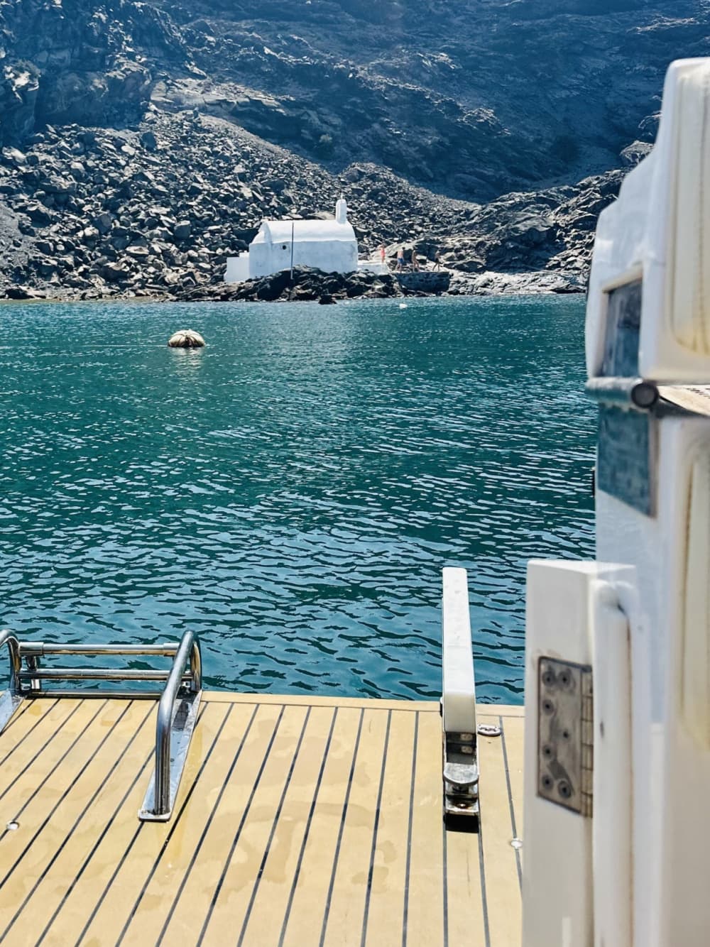 Njut av 8:30 på en motorbåt på Santorini