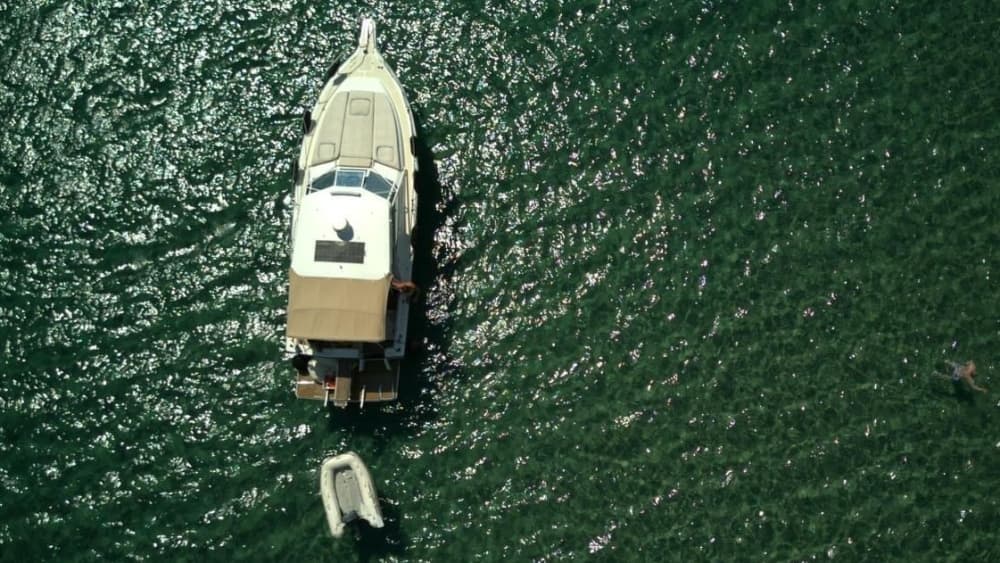 Njut av 8:30 på en motorbåt på Santorini