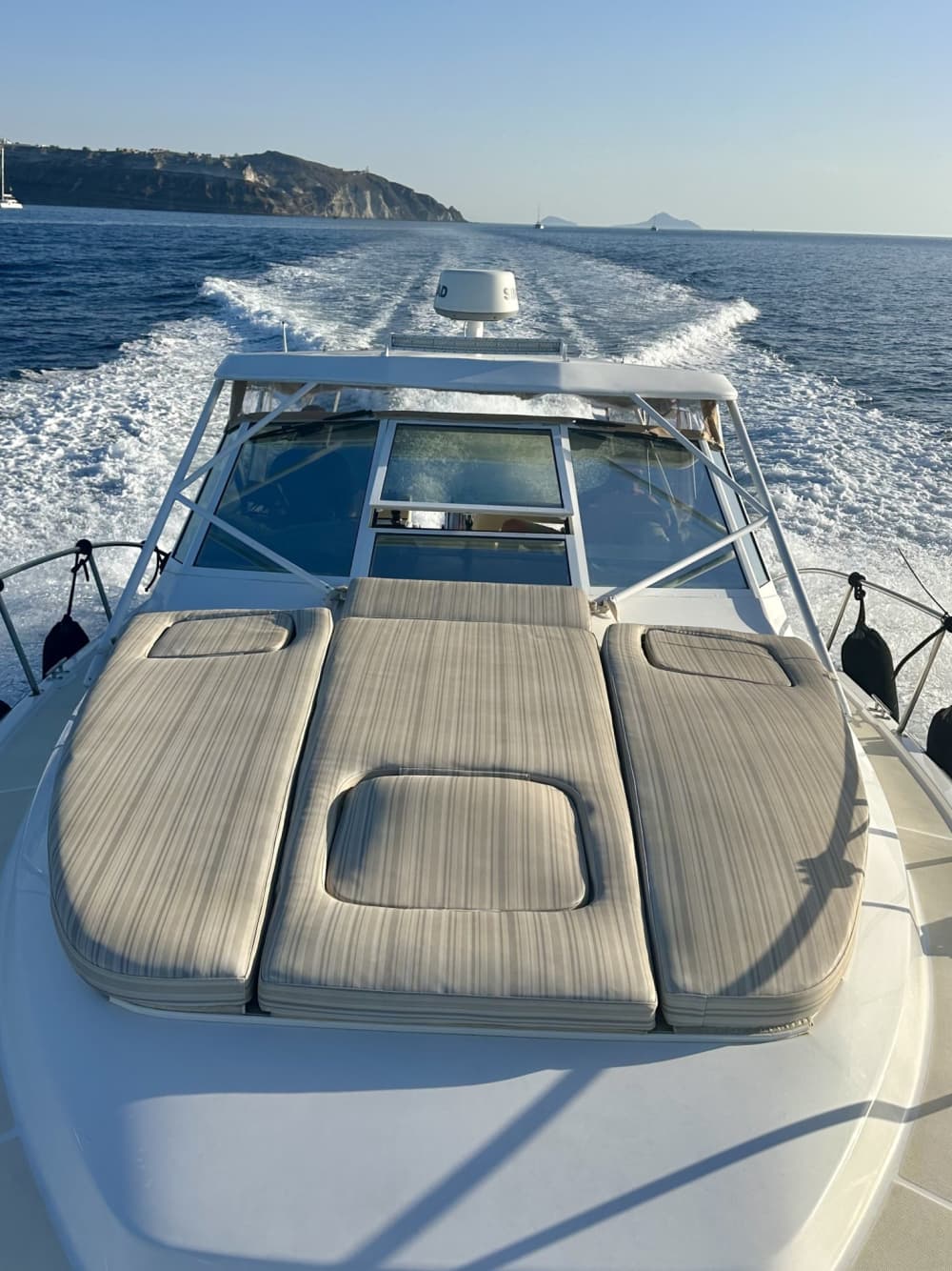 Njut av 8:30 på en motorbåt på Santorini