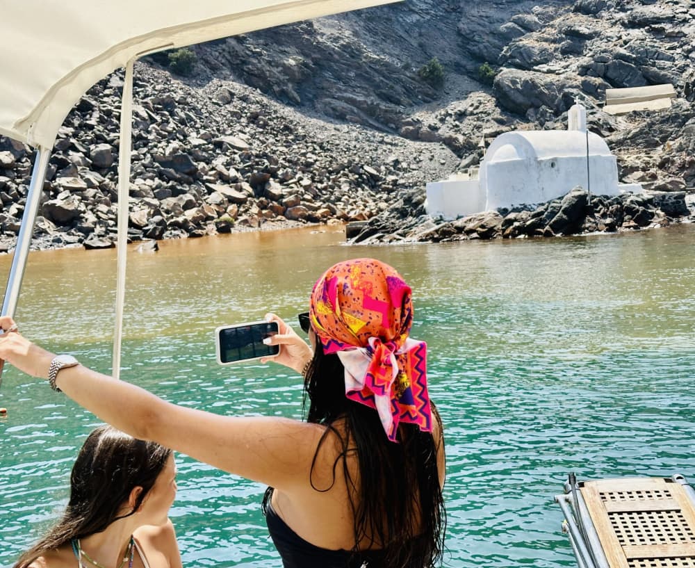 Njut av 8:30 på en motorbåt på Santorini