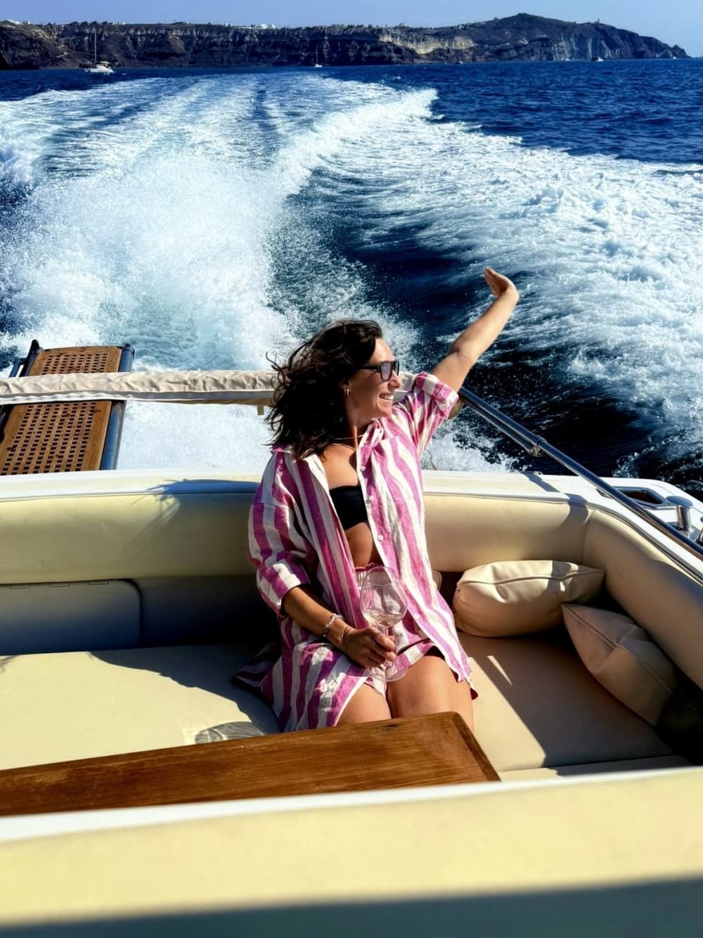 Njut av 8:30 på en motorbåt på Santorini