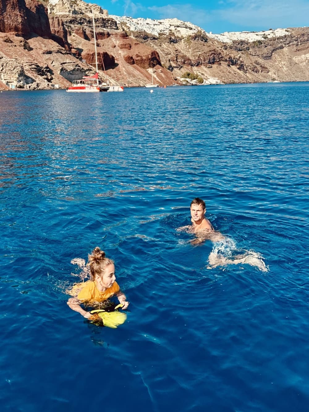 Njut av 8:30 på en motorbåt på Santorini