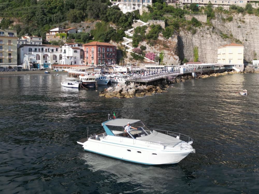 Sailing between Positano, Amalfi and Iconic Sceneries