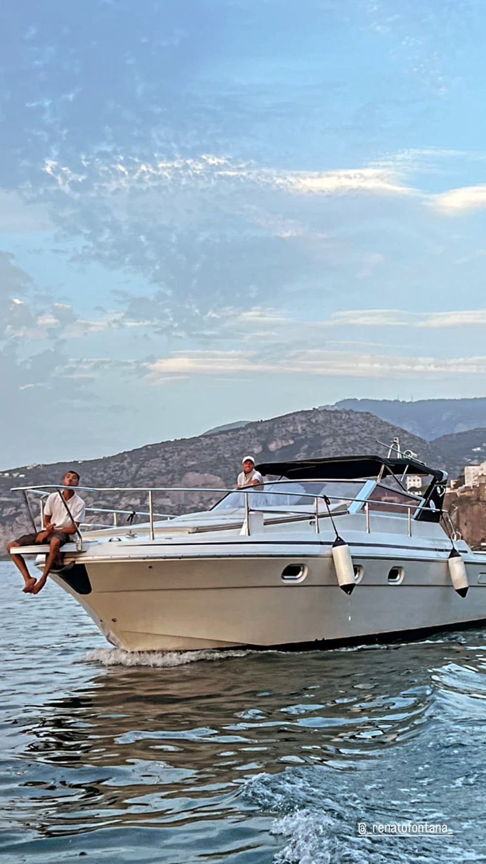 Sailing between Positano, Amalfi and Iconic Sceneries