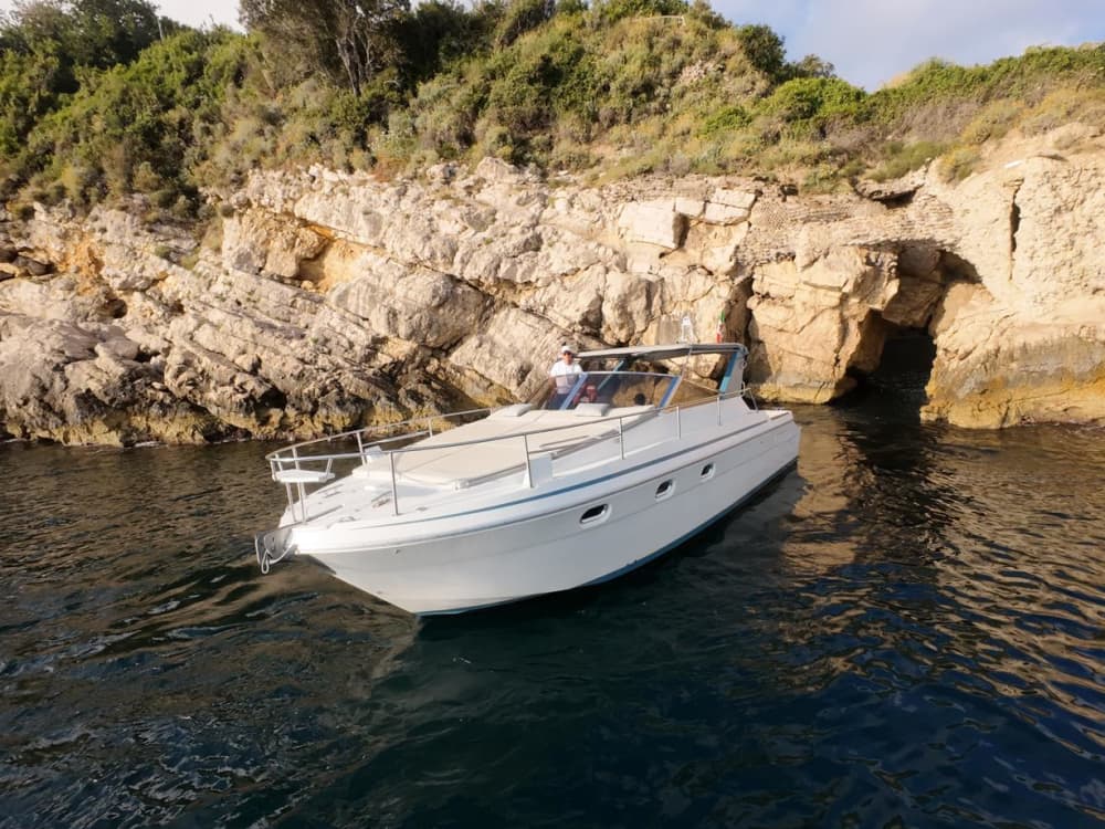 Sailing between Positano, Amalfi and Iconic Sceneries