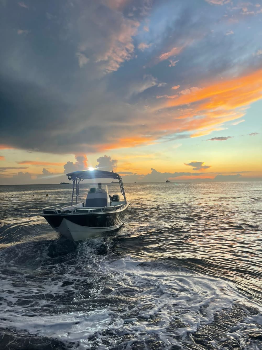 La tua giornata a Santa Marta: noleggia una barca a motore per una giornata intera alla scoperta del mondo sottomarino.