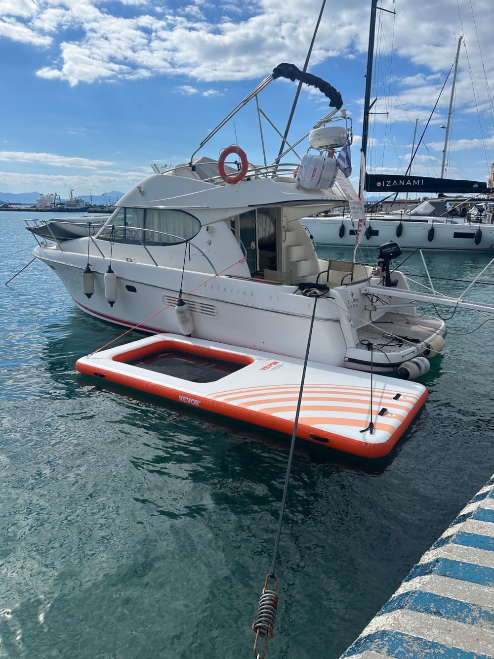 Naviguer avec les dieux : une journée à la découverte d'Égine en bateau à moteur