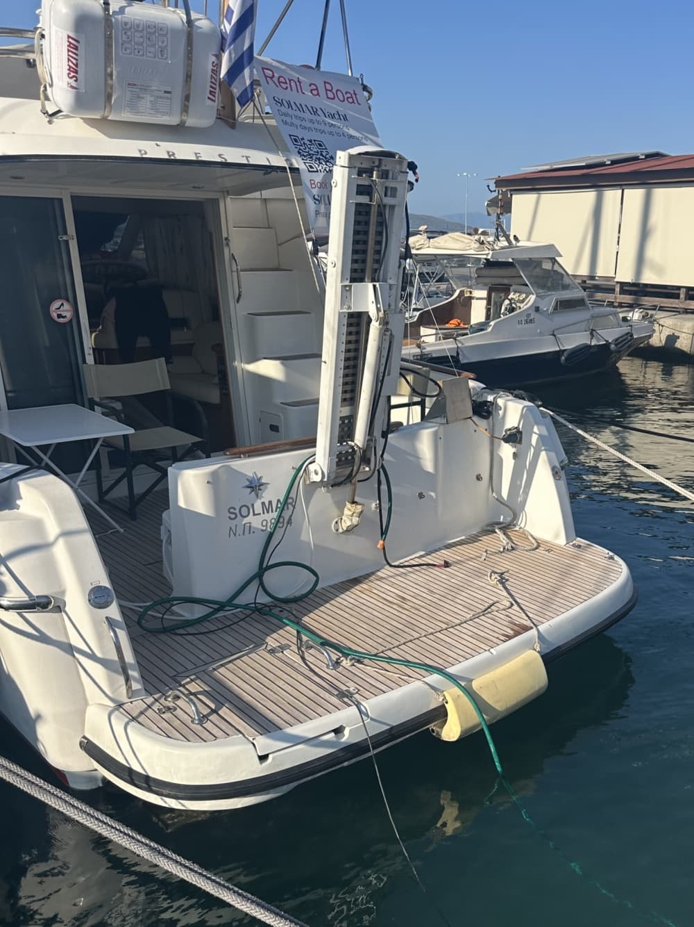 Naviguer avec les dieux : une journée à la découverte d'Égine en bateau à moteur